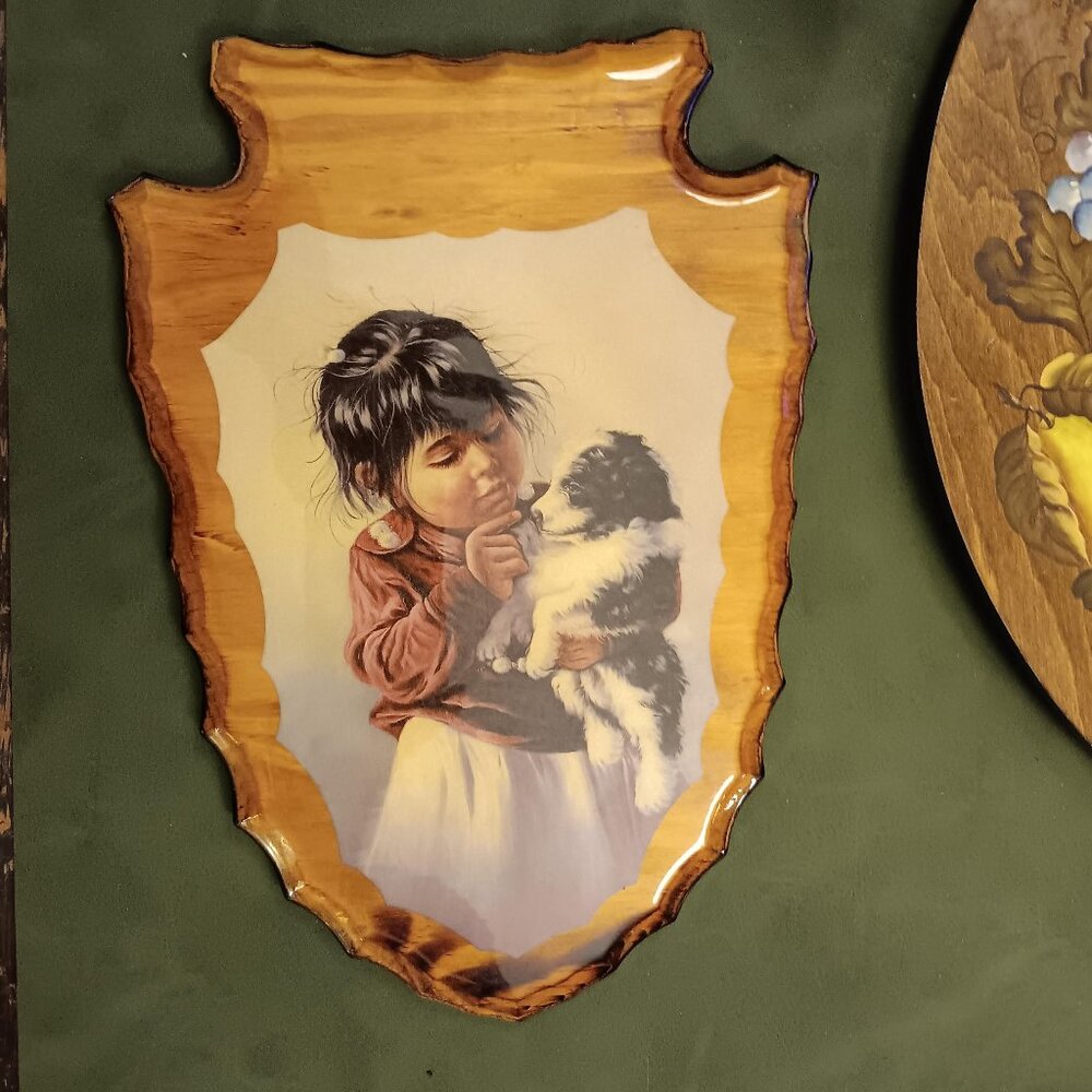 Share Vintage Wooden Arrowhead Plaque Wall Hanging Child + puppy BEAUTIFUL-LQQK-
